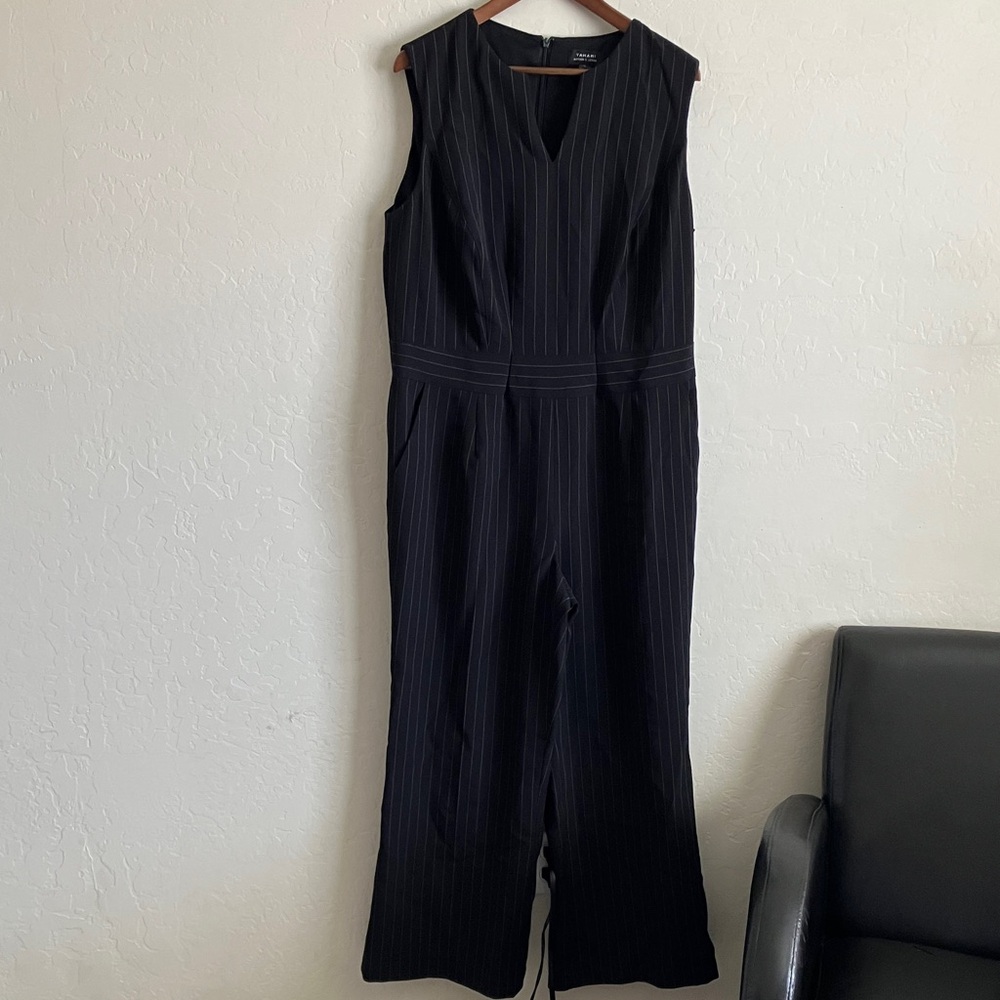 NEW Tahari ASL Women’s 14W Black Pinstripe Sleeveless V‑Neck Jumpsuit